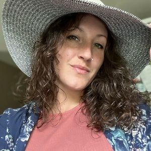 Meet your Posher, Alexandra